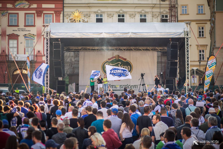 Modorobílý Zelňák optikou Martina Pištěka