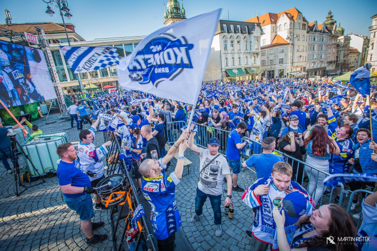 Modorobílý Zelňák optikou Martina Pištěka