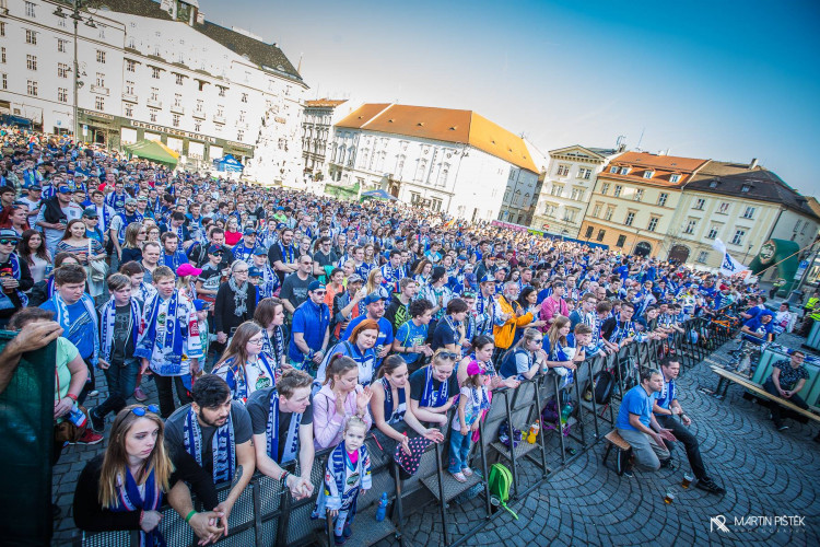 Modorobílý Zelňák optikou Martina Pištěka