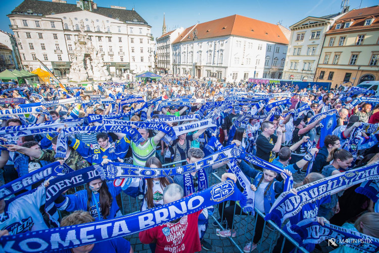 Modorobílý Zelňák optikou Martina Pištěka