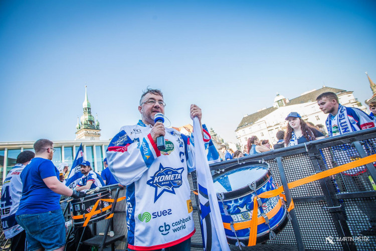 Modorobílý Zelňák optikou Martina Pištěka