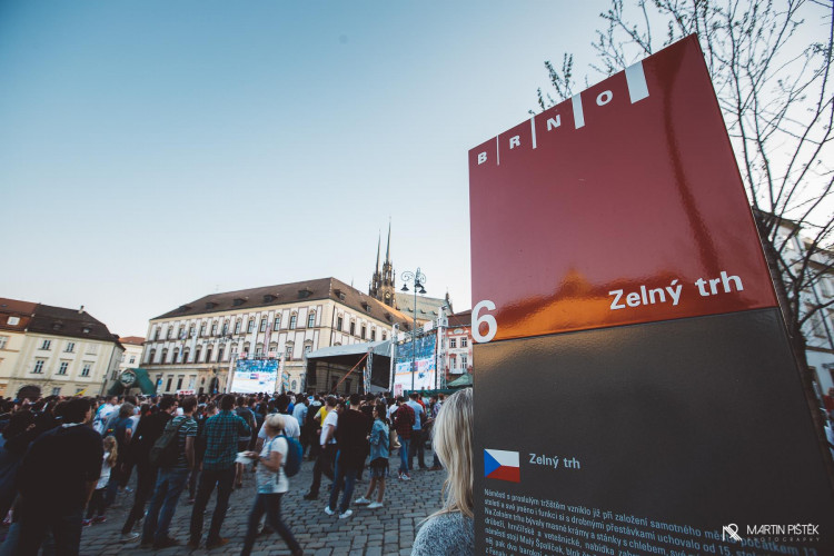 Modorobílý Zelňák optikou Martina Pištěka