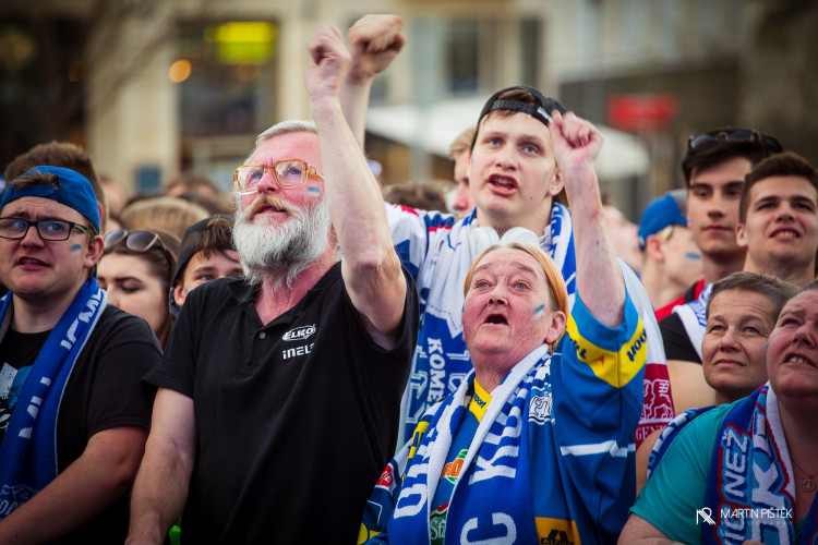 Modrobílá radost na Zelňáku optikou Martina Pištěka