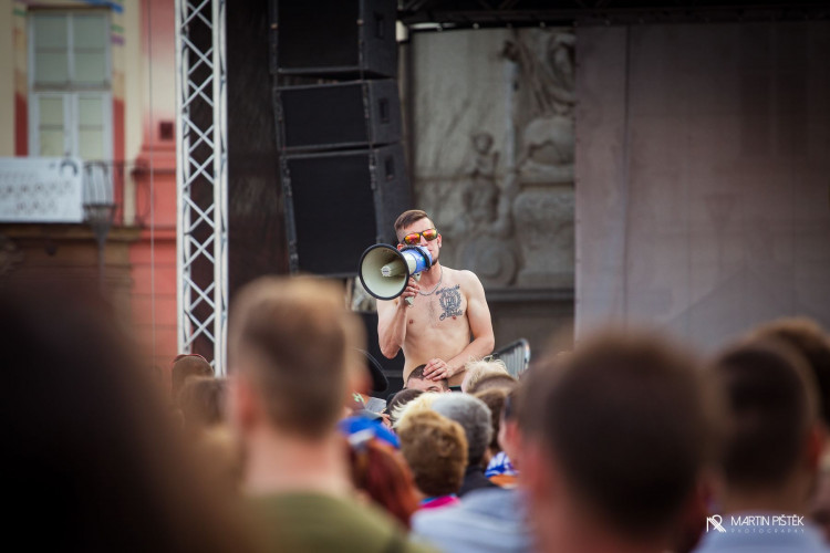 Modrobílá radost na Zelňáku optikou Martina Pištěka