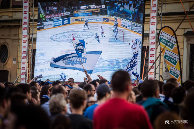 Modrobílá radost na Zelňáku optikou Martina Pištěka