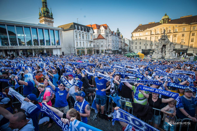 Modrobílá radost na Zelňáku optikou Martina Pištěka
