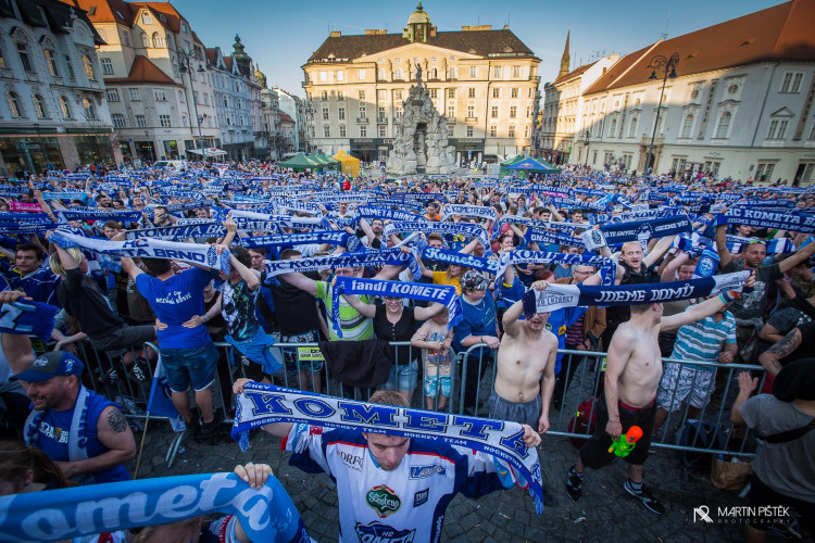Modrobílá radost na Zelňáku optikou Martina Pištěka