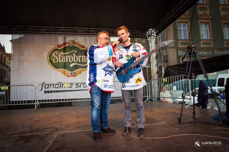 Modrobílá radost na Zelňáku optikou Martina Pištěka