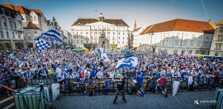 Modrobílá radost na Zelňáku optikou Martina Pištěka