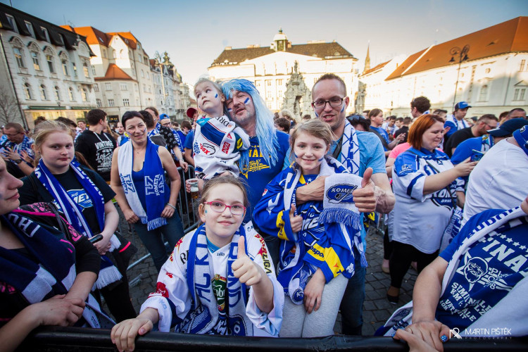 Modrobílá radost na Zelňáku optikou Martina Pištěka