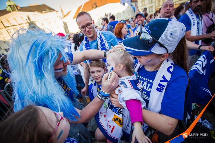 Modrobílá radost na Zelňáku optikou Martina Pištěka