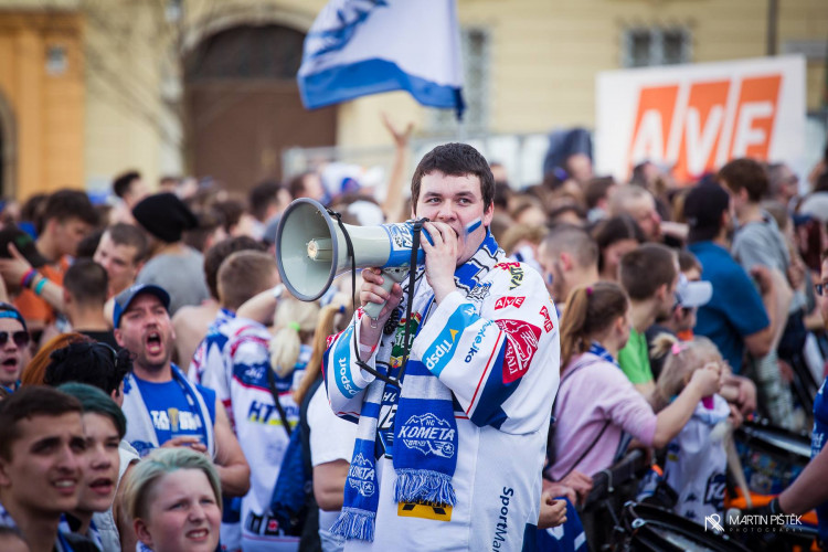 Modrobílá radost na Zelňáku optikou Martina Pištěka