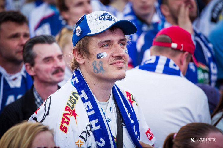 Modrobílá radost na Zelňáku optikou Martina Pištěka