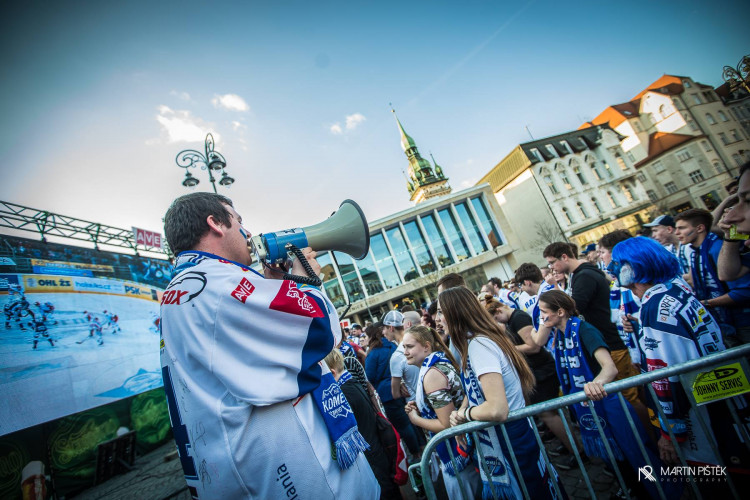Modrobílá radost na Zelňáku optikou Martina Pištěka