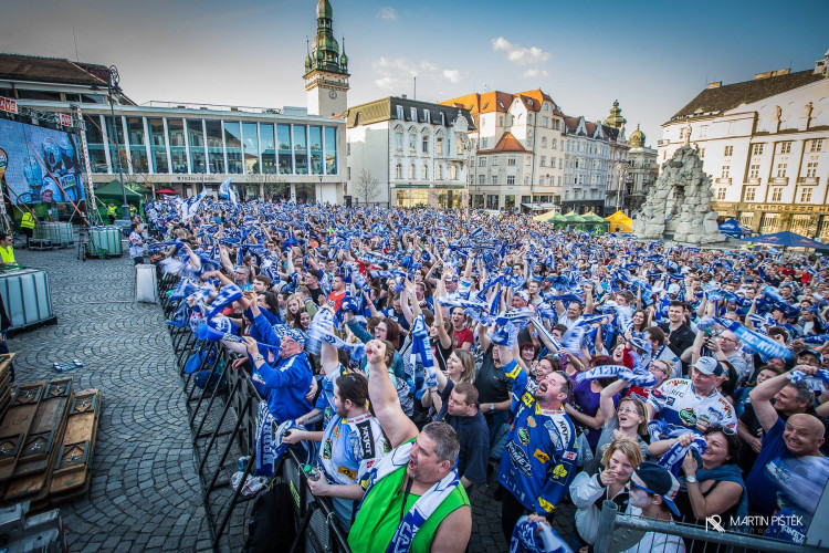Modrobílá radost na Zelňáku optikou Martina Pištěka