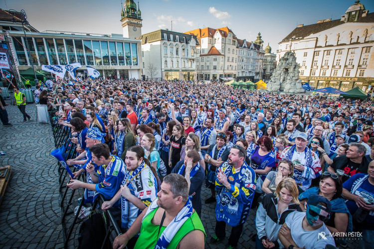 Modrobílá radost na Zelňáku optikou Martina Pištěka