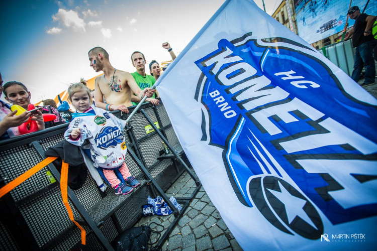 Modrobílá radost na Zelňáku optikou Martina Pištěka