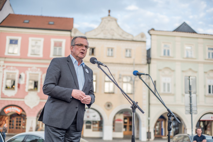 Protest proti plíživé totalitě ANO