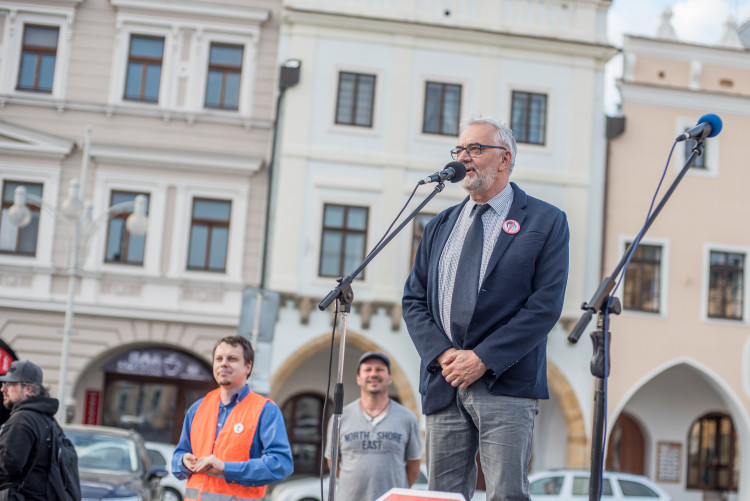 Protest proti plíživé totalitě ANO