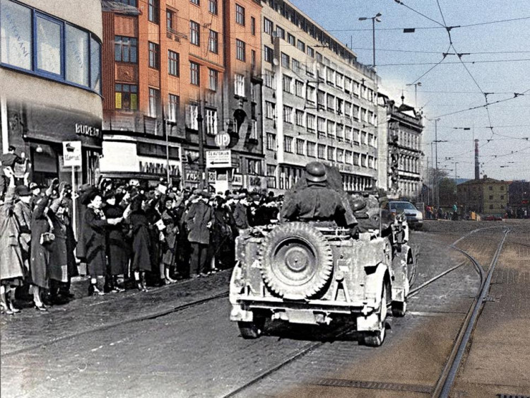 Hitler v současných brněnských ulicích a rozbombardované Brno, Autoři: Michal Doležel Pavla Voborník Kačírková, Lenka Křikavová