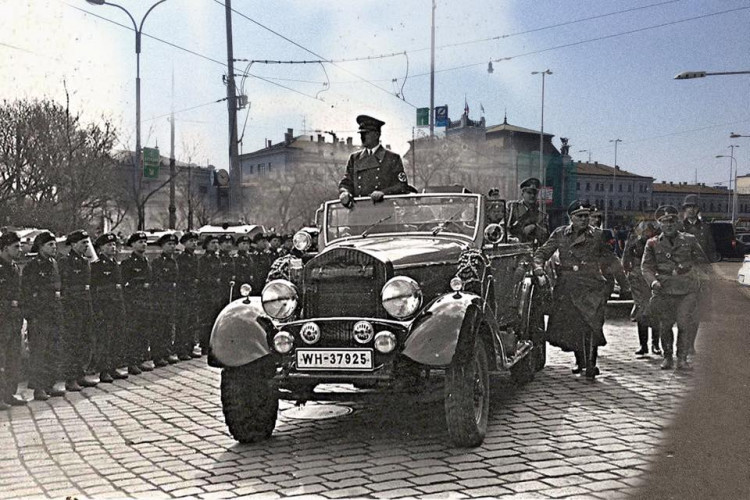 Hitler v současných brněnských ulicích a rozbombardované Brno, Autoři: Michal Doležel Pavla Voborník Kačírková, Lenka Křikavová