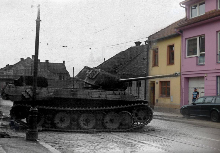 Hitler v současných brněnských ulicích a rozbombardované Brno, Autoři: Michal Doležel Pavla Voborník Kačírková, Lenka Křikavová