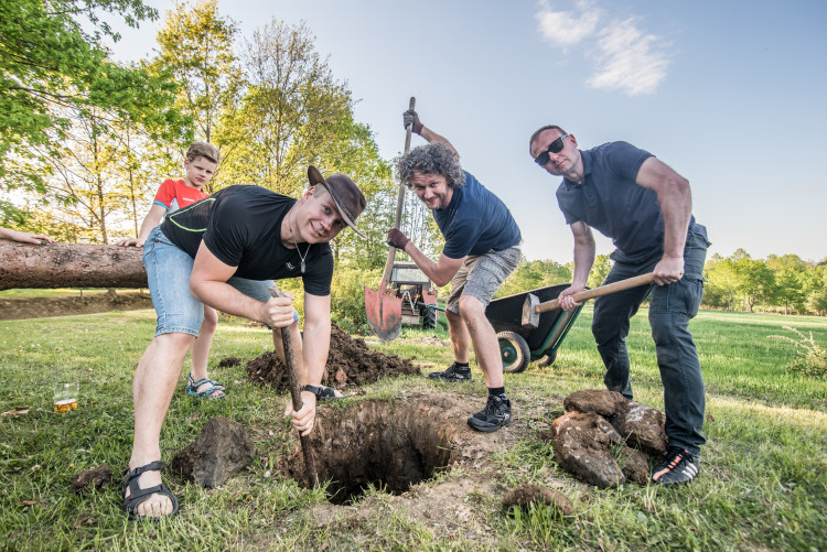 Stavění májky v Chlumci 2018