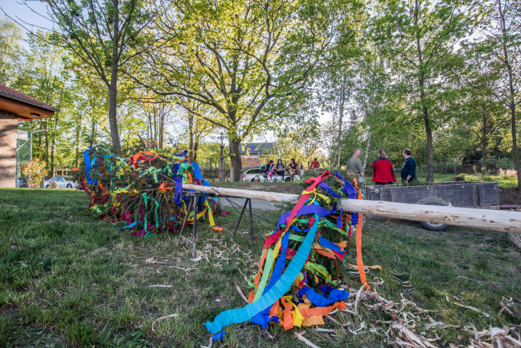 Stavění májky v Chlumci 2018