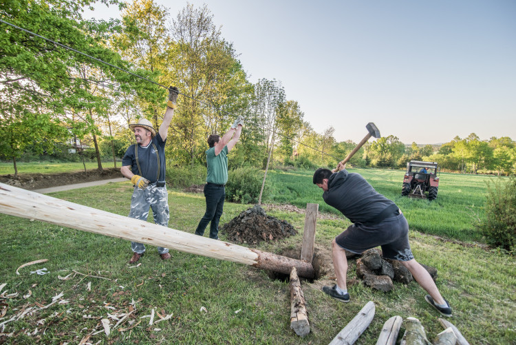 Stavění májky v Chlumci 2018