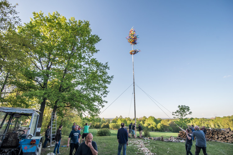 Stavění májky v Chlumci 2018