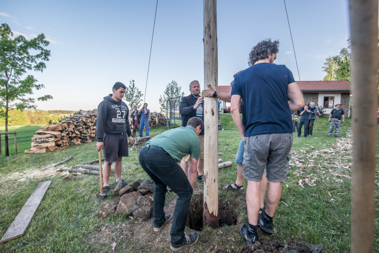 Stavění májky v Chlumci 2018
