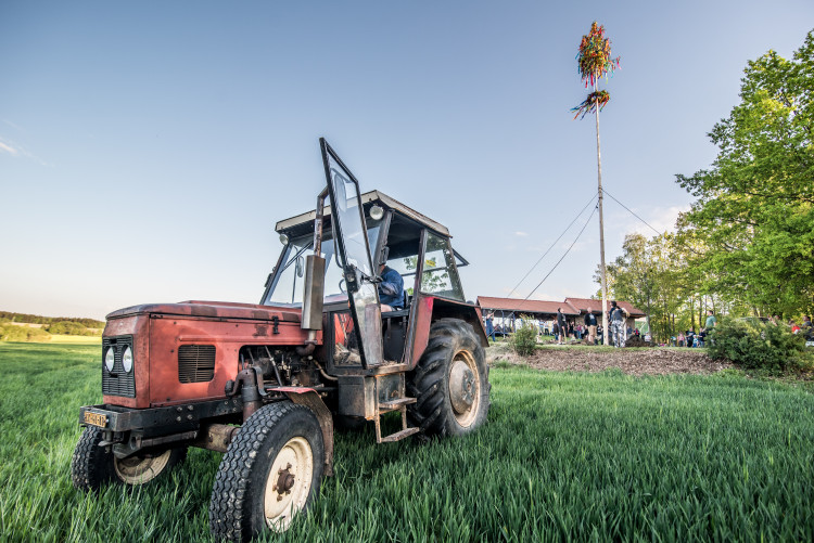 Stavění májky v Chlumci 2018