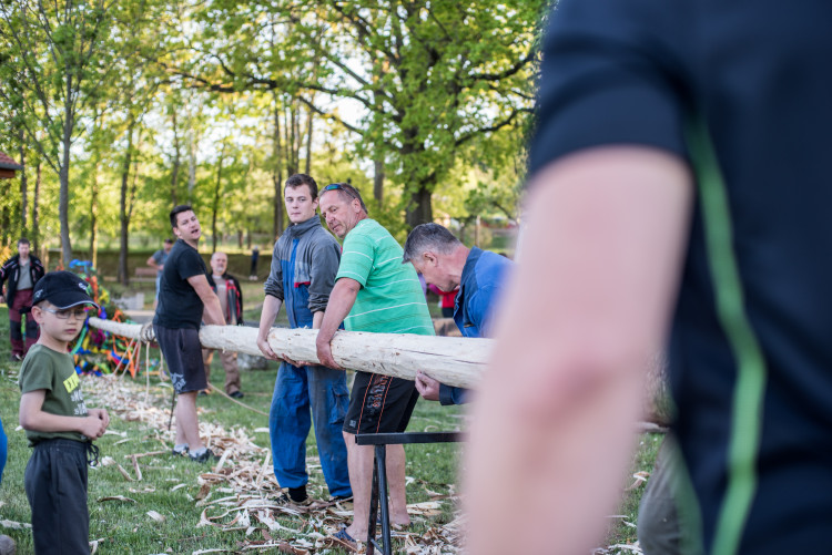Stavění májky v Chlumci 2018