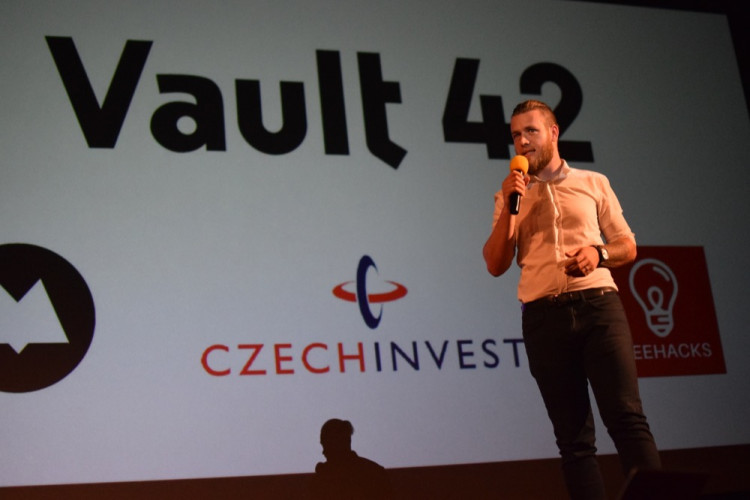 FOTO: Na historicky prvním FuckUp Night v Olomouci bavili svými průsery Přemek Forejt i Kefírer