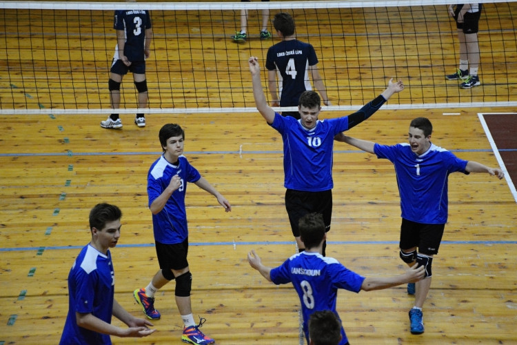 FOTO: V hradecké hale Slavia se konalo žákovské volejbalové MČR