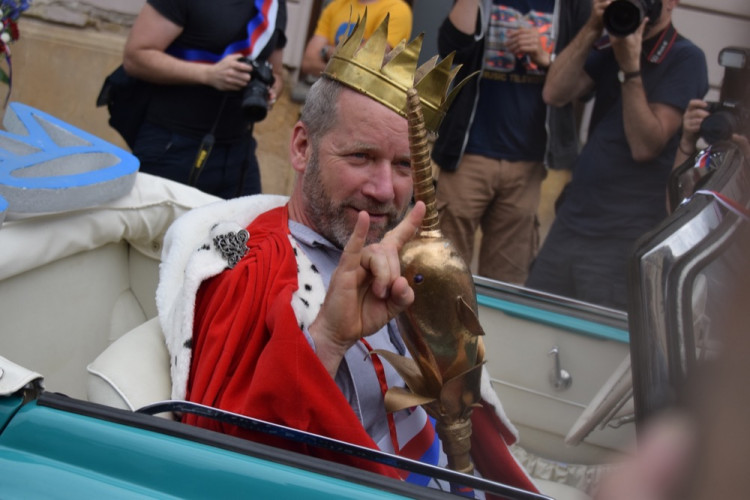 David Koller byl na Horním náměstí korunován králem letošního majálesu