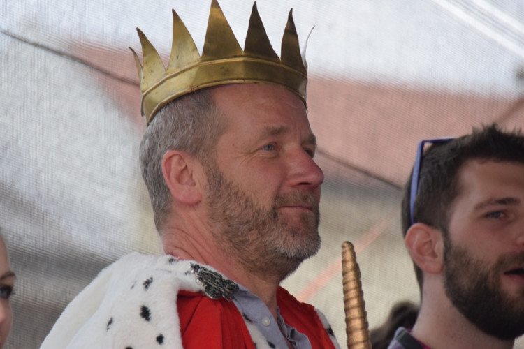 David Koller byl na Horním náměstí korunován králem letošního majálesu