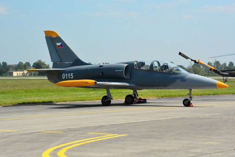 OBRAZEM: Hradecké nebe o víkendu ovládly vrtulníky