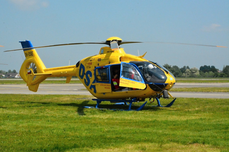 OBRAZEM: Hradecké nebe o víkendu ovládly vrtulníky