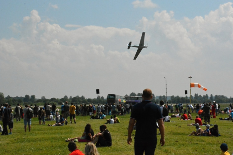 OBRAZEM: Hradecké nebe o víkendu ovládly vrtulníky
