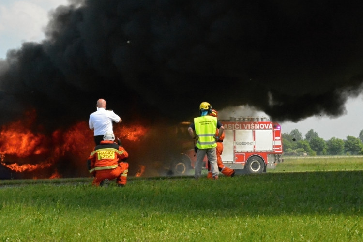 OBRAZEM: Hradecké nebe o víkendu ovládly vrtulníky