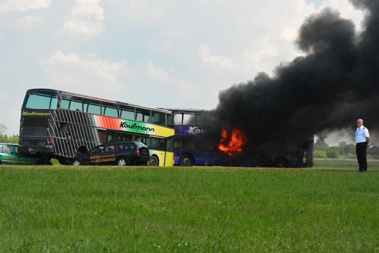 OBRAZEM: Hradecké nebe o víkendu ovládly vrtulníky