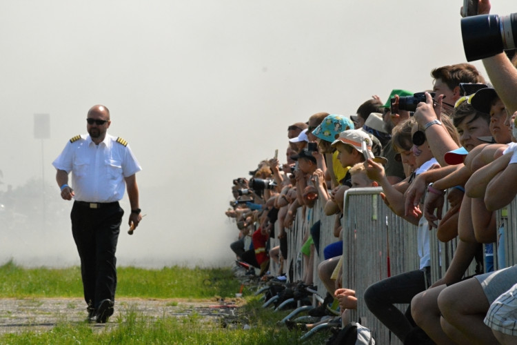 OBRAZEM: Hradecké nebe o víkendu ovládly vrtulníky