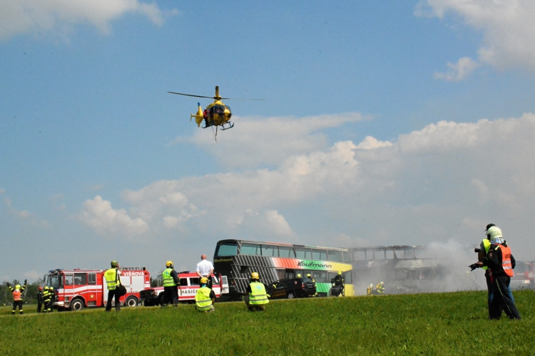 OBRAZEM: Hradecké nebe o víkendu ovládly vrtulníky