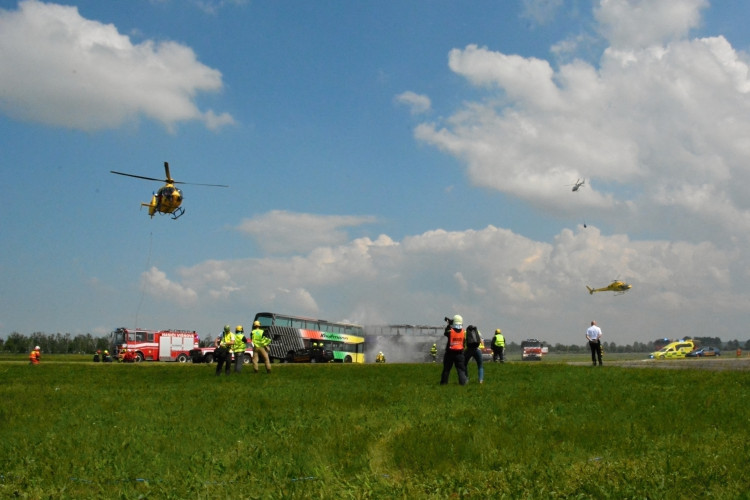 OBRAZEM: Hradecké nebe o víkendu ovládly vrtulníky