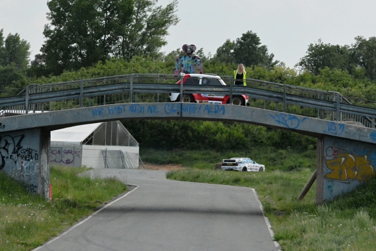 OBRAZEM: Hradecké nebe o víkendu ovládly vrtulníky
