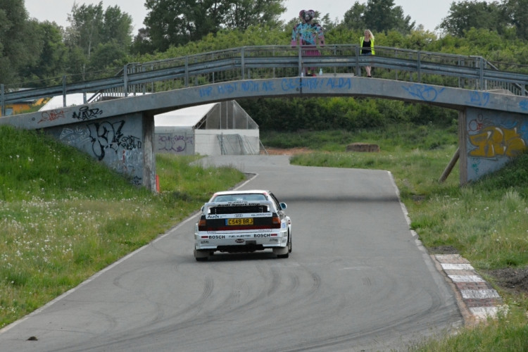 OBRAZEM: Hradecké nebe o víkendu ovládly vrtulníky