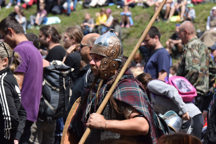 FOTOGALERIE: Středověká společnost ovládla Helfštýn. Podívejte se na fotky z prvního dne festivalu