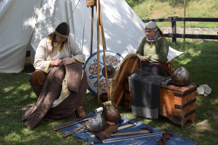 FOTOGALERIE: Středověká společnost ovládla Helfštýn. Podívejte se na fotky z prvního dne festivalu