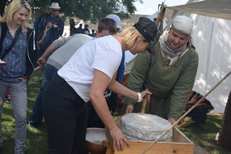 FOTOGALERIE: Středověká společnost ovládla Helfštýn. Podívejte se na fotky z prvního dne festivalu